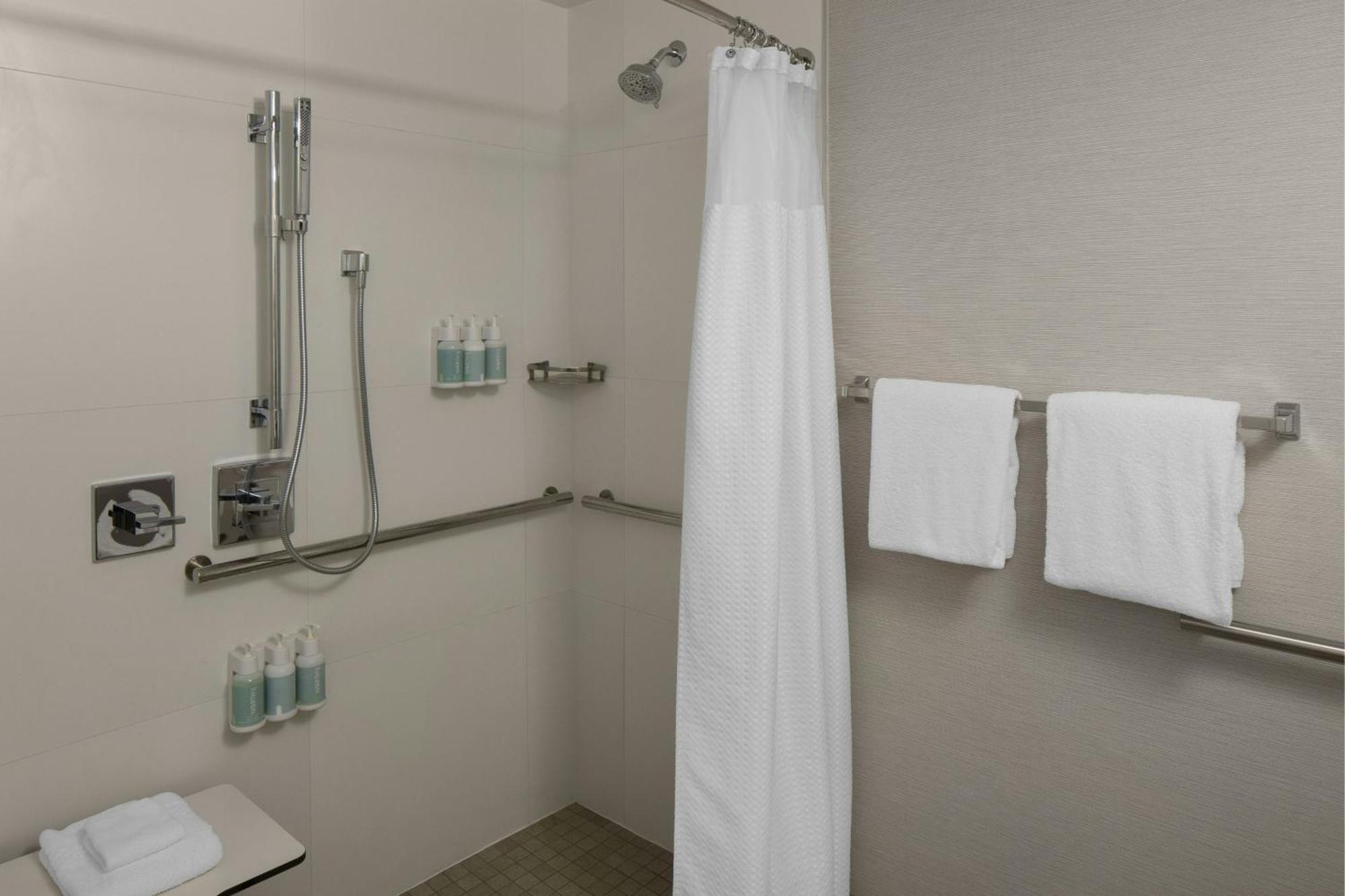 Courtyard By Marriott Portland Beaverton Exterior photo