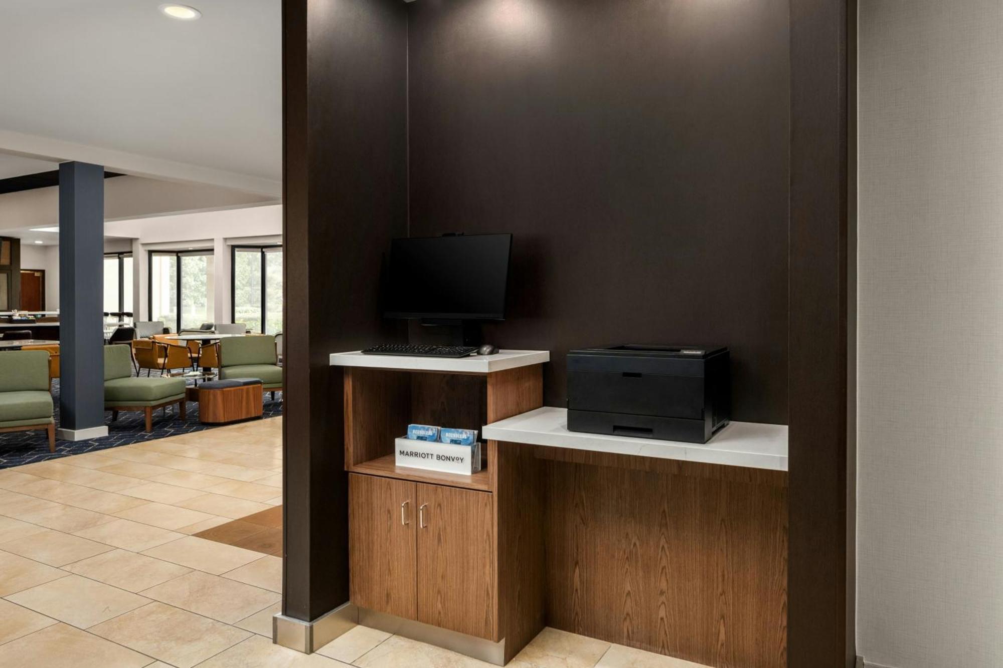 Courtyard By Marriott Portland Beaverton Exterior photo