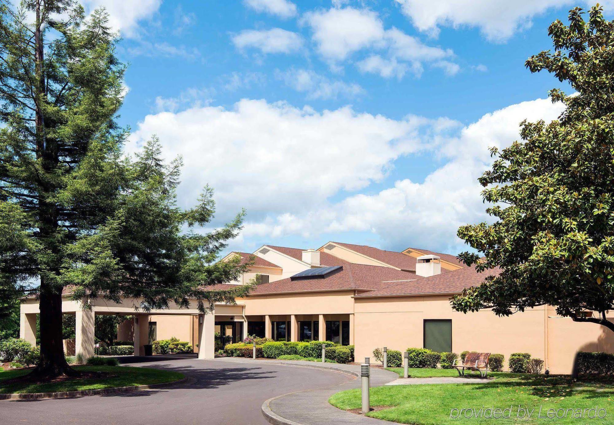 Courtyard By Marriott Portland Beaverton Exterior photo