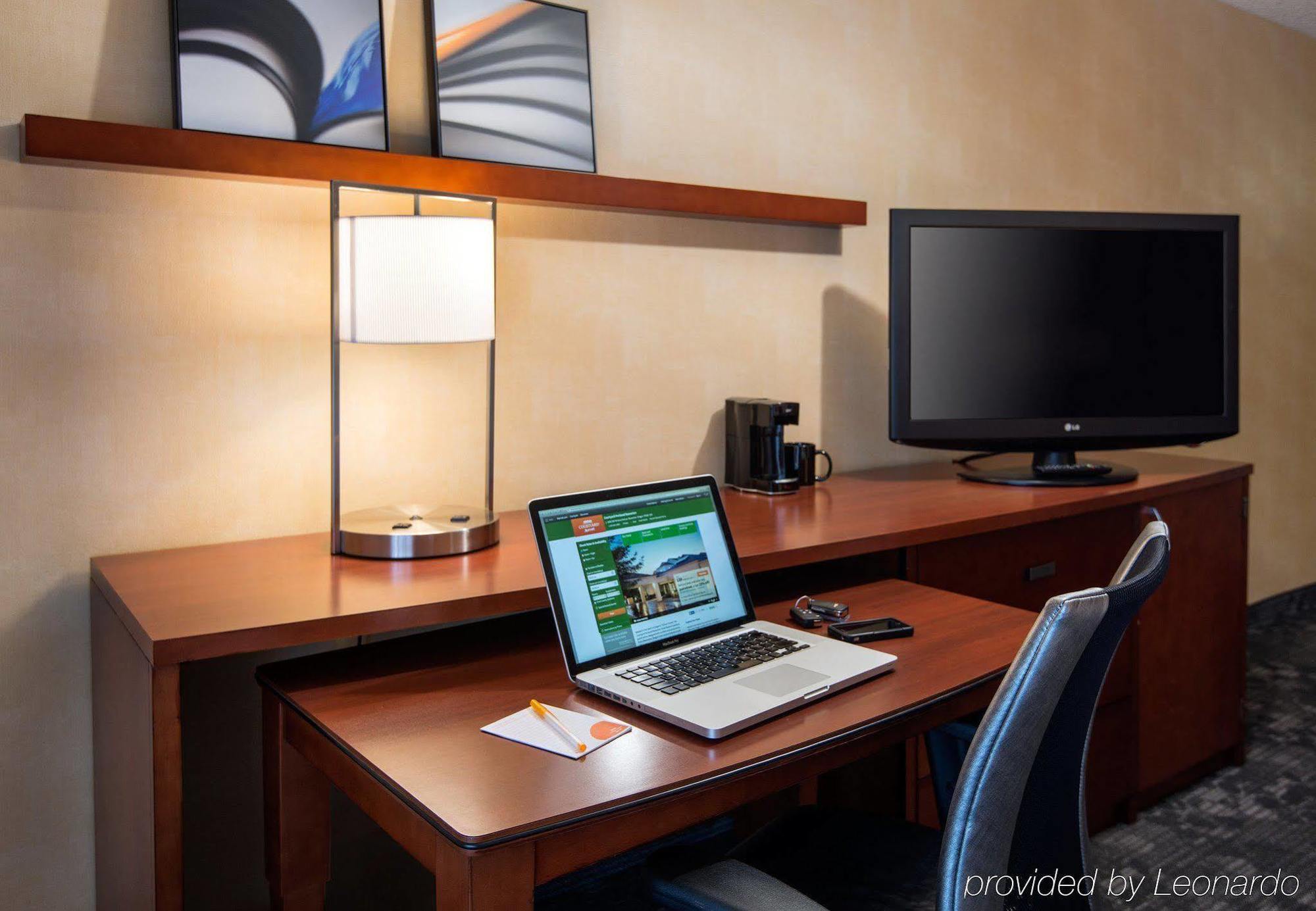 Courtyard By Marriott Portland Beaverton Exterior photo
